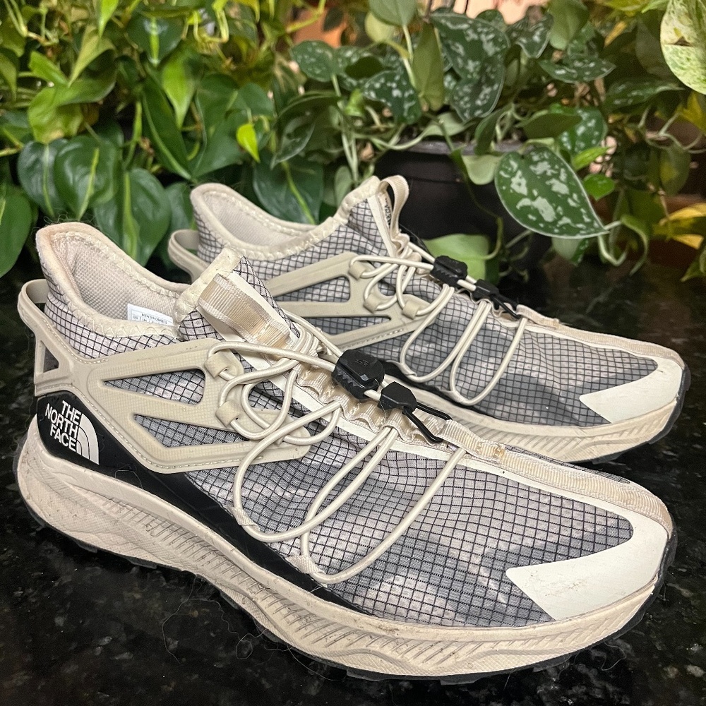 North Face Men's Hiking Shoes - Oxeye Tech Shoes - Water Resistant - Size 9 US